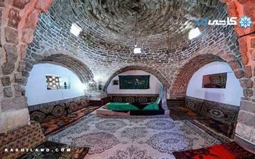 کشف کاشی های فیروزه ای در محراب مسجد صفی رشت