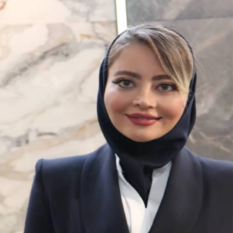 مونا آموزگار